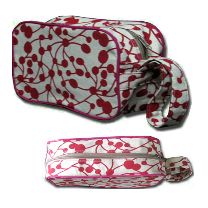1. "Durable cosmetic travel bags" "Fashionable makeup gift bags